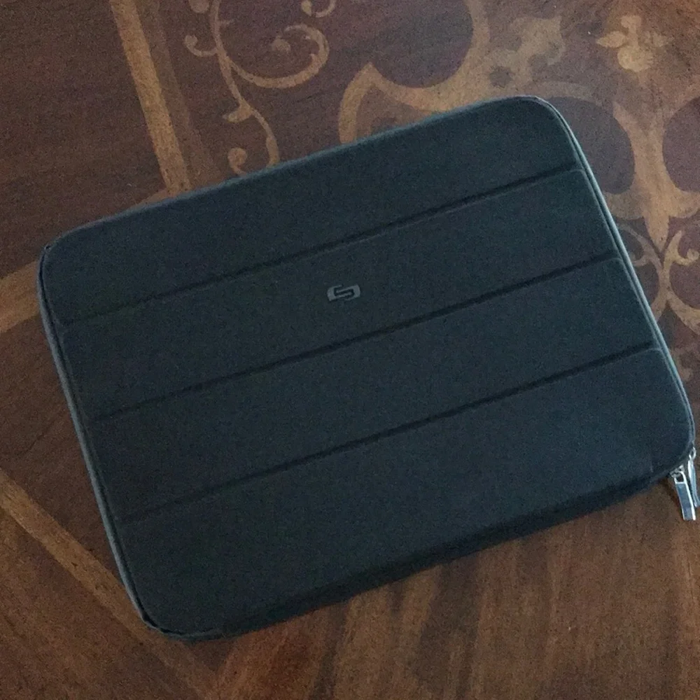 Solo Laptop IPAD PRO Bond Sleeve Black 17.3